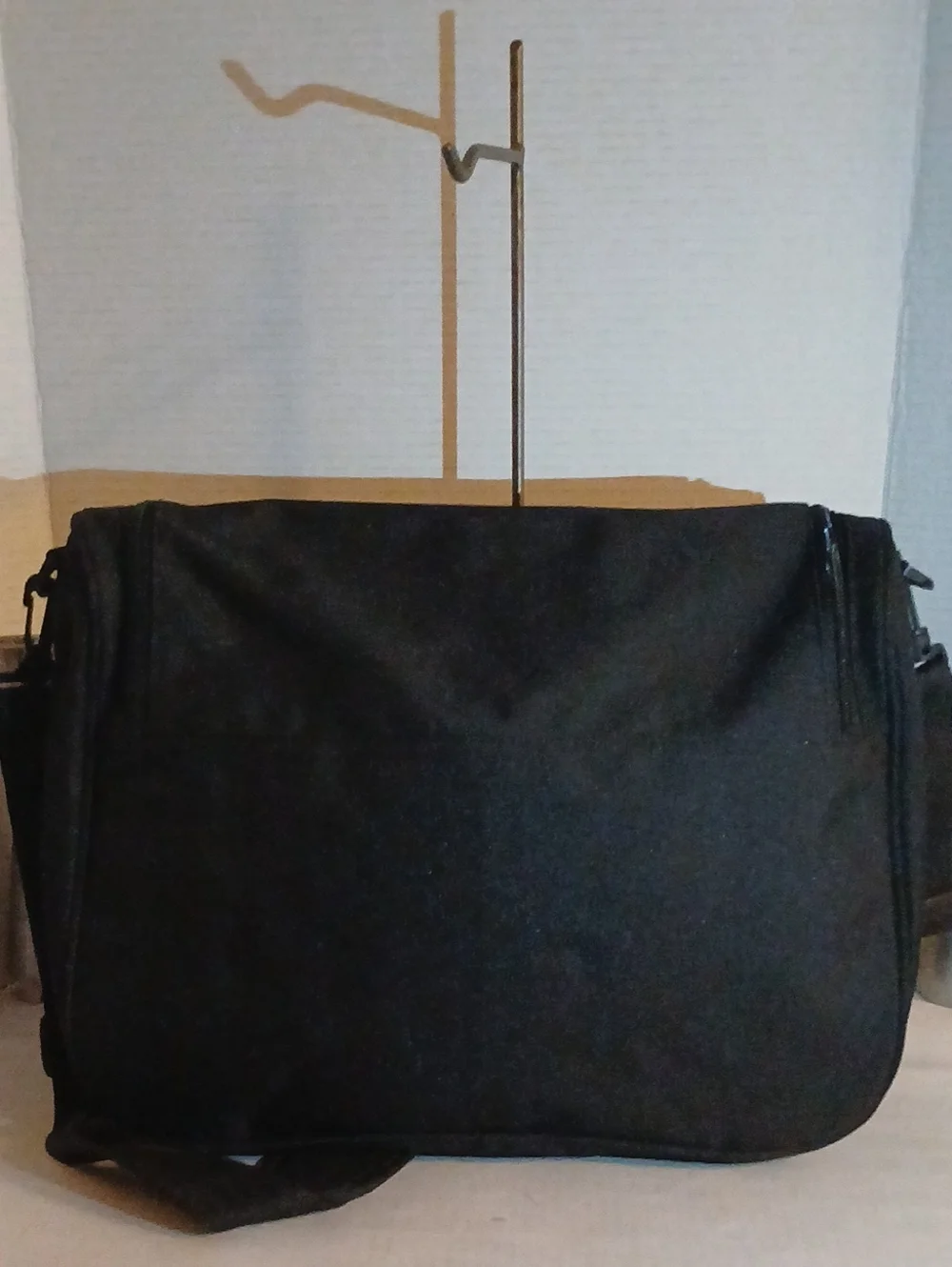Thinsulat Black Men's Messenger Bag - Durable Everyday Carry